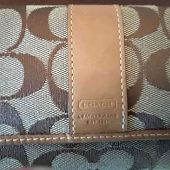 COACH Vintage Snap Closure Tri-Fold Wallet - Picture 5 of 12